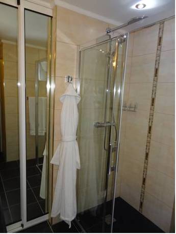 Imagen de la habitación del Hotel H&ocirc;tel & Spa Greuze. Foto 7