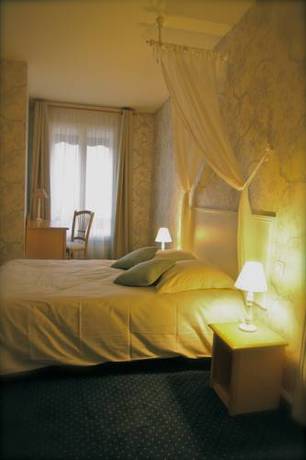 Imagen de la habitación del Hotel H&ocirc;tel & Spa Le Petit Castel Beuzeville-honfleur. Foto 5