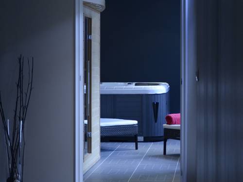Imagen de la habitación del Hotel H&ocirc;tel & Spa Le Petit Castel Beuzeville-honfleur. Foto 9