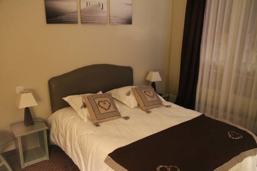 Imagen de la habitación del Hotel H&ocirc;tel & Spa Le Petit Castel Beuzeville-honfleur. Foto 12