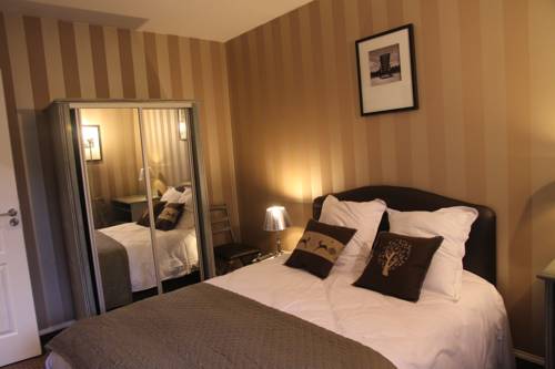 Imagen de la habitación del Hotel H&ocirc;tel & Spa Le Petit Castel Beuzeville-honfleur. Foto 13