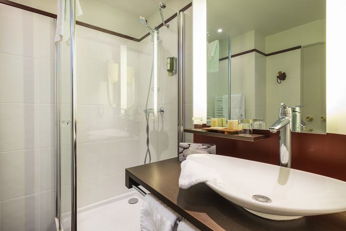 Imagen de la habitación del Hotel H&ocirc;tel and Restaurant L\'Ermitage. Foto 4