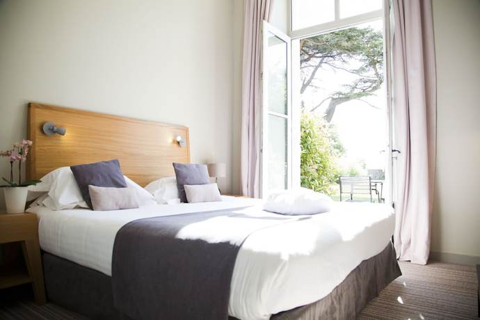 Imagen de la habitación del Hotel Hôtel and Spa du Château. Foto 10