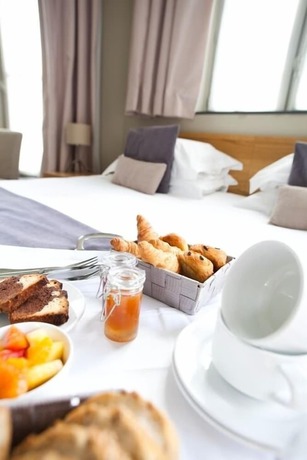 Imagen de la habitación del Hotel Hôtel and Spa du Château. Foto 14