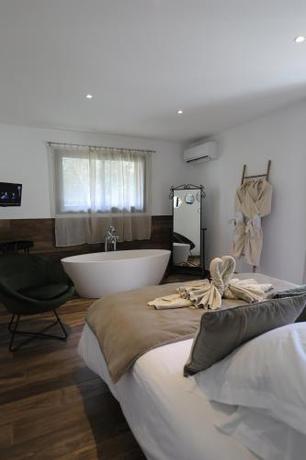 Imagen de la habitación del Hotel H&ocirc;tel confidentiel Le Grecale. Foto 18