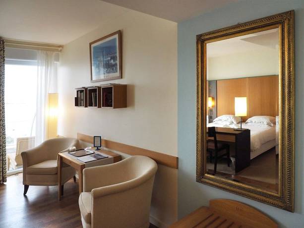 Imagen de la habitación del Hotel H&ocirc;tel de Carantec. Foto 13