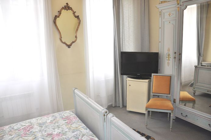 Imagen de la habitación del Hotel H&ocirc;tel de France, AUCH. Foto 9