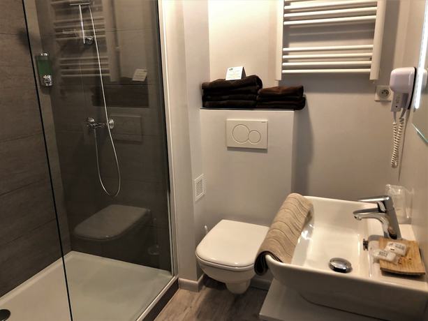 Imagen de la habitación del Hotel H&ocirc;tel de L\'Etoile. Foto 13