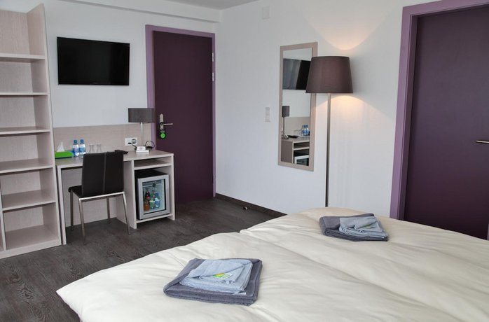 Imagen de la habitación del Hotel Hôtel de Ville le Sentier. Foto 7