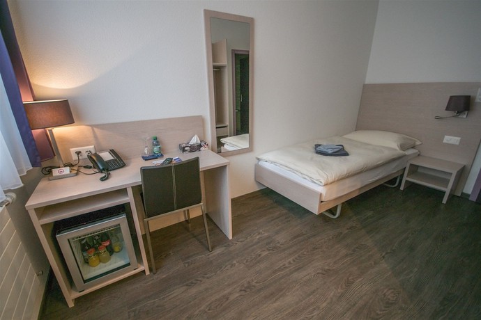 Imagen de la habitación del Hotel Hôtel de Ville le Sentier. Foto 11