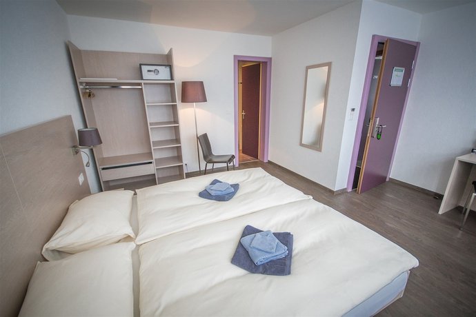 Imagen de la habitación del Hotel Hôtel de Ville le Sentier. Foto 13