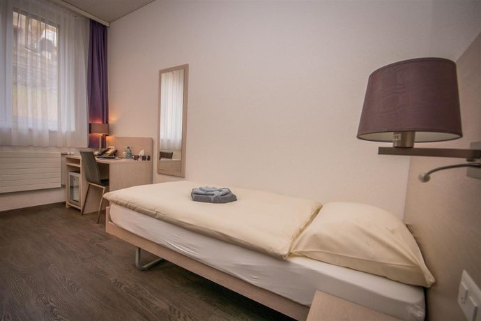 Imagen de la habitación del Hotel Hôtel de Ville le Sentier. Foto 17