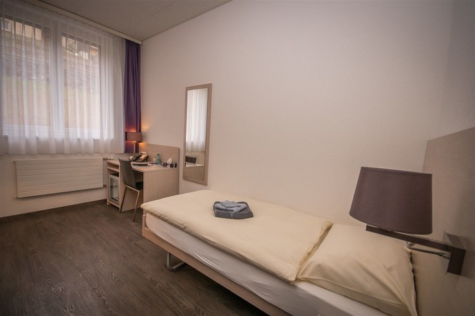 Imagen de la habitación del Hotel Hôtel de Ville le Sentier. Foto 19