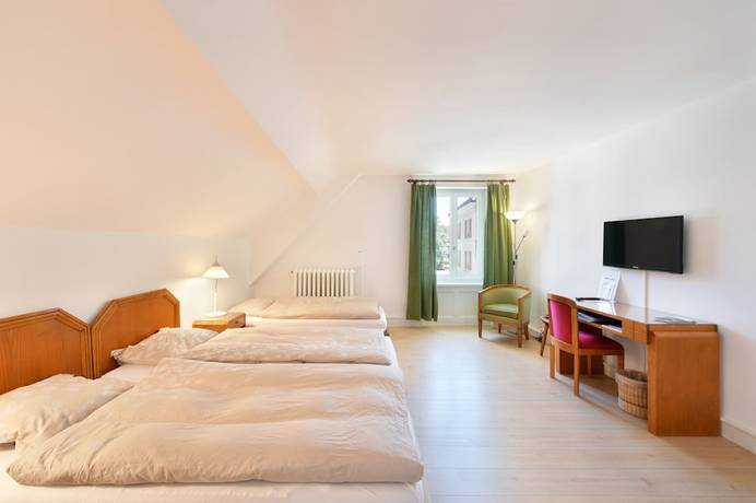 Imagen de la habitación del Hotel H&ocirc;tel de l\'Aigle. Foto 2