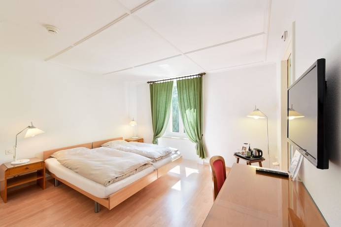 Imagen de la habitación del Hotel H&ocirc;tel de l\'Aigle. Foto 5