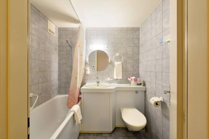 Imagen de la habitación del Hotel H&ocirc;tel de l\'Aigle. Foto 7