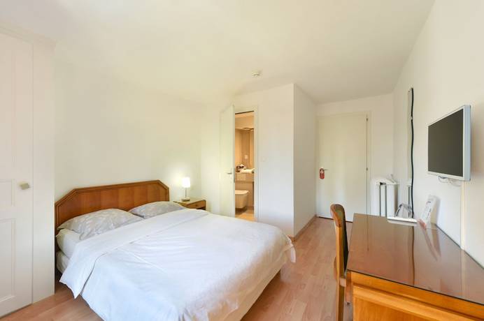 Imagen de la habitación del Hotel H&ocirc;tel de l\'Aigle. Foto 9