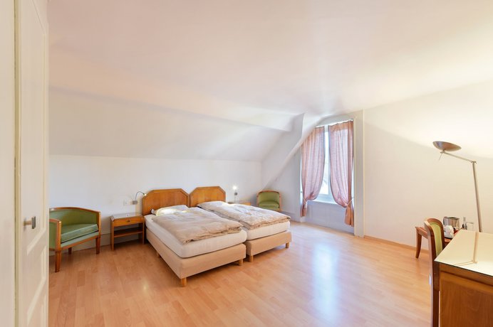 Imagen de la habitación del Hotel H&ocirc;tel de l\'Aigle. Foto 10