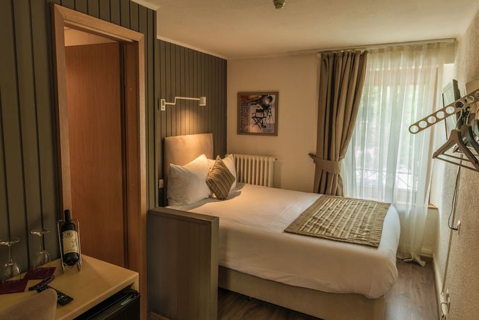 Imagen de la habitación del Hotel H&ocirc;tel de l\'Ange. Foto 2