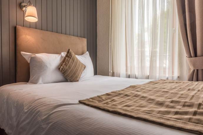Imagen de la habitación del Hotel H&ocirc;tel de l\'Ange. Foto 3
