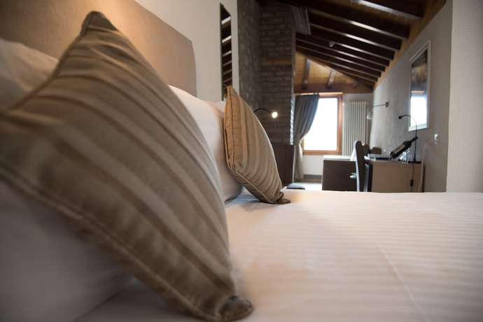 Imagen de la habitación del Hotel H&ocirc;tel de l\'Ange. Foto 14