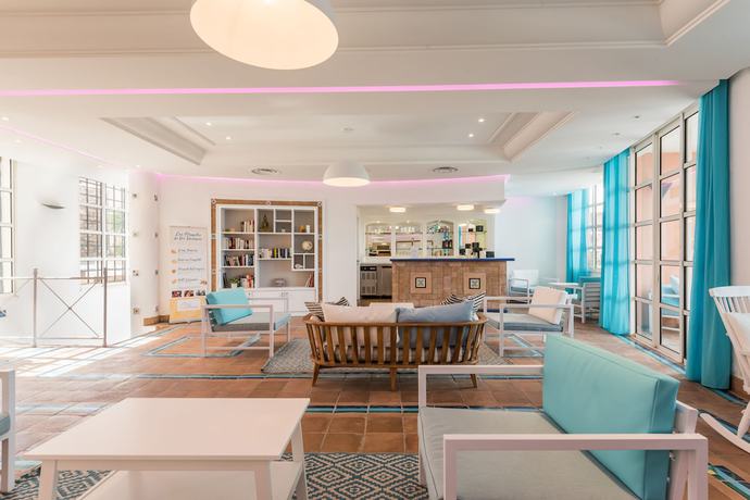 Imagen de los interiores del Hotel H&ocirc;tel de l\'Esterel Pierre and Vacances. Foto 18