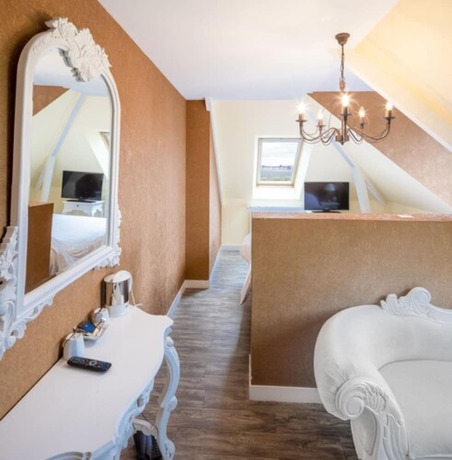 Imagen de la habitación del Hotel Hôtel de la Citadelle, Le Mézat. Foto 12