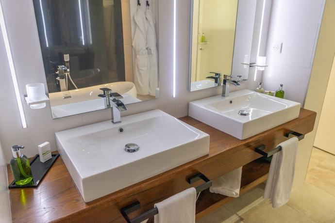 Imagen de la habitación del Hotel H&ocirc;tel de la Muse et du Rozier. Foto 5