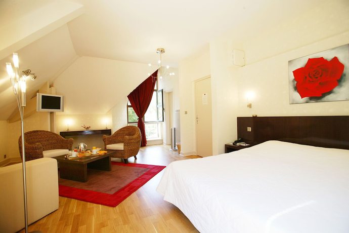 Imagen de la habitación del Hotel H&ocirc;tel de la Muse et du Rozier. Foto 8