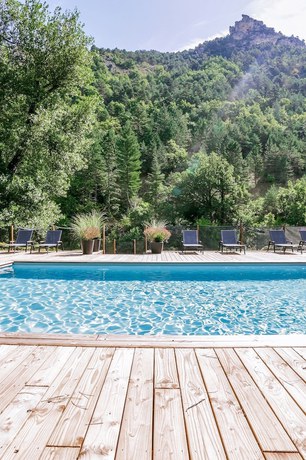 Imagen de la piscina del Hotel H&ocirc;tel de la Muse et du Rozier. Foto 20