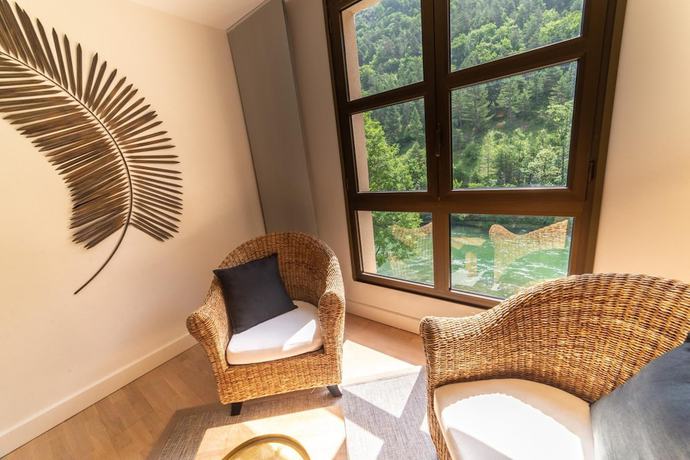 Imagen de la habitación del Hotel H&ocirc;tel de la Muse et du Rozier. Foto 15