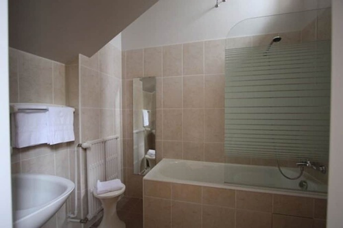Imagen de la habitación del Hotel H&ocirc;tel de la Sologne. Foto 7