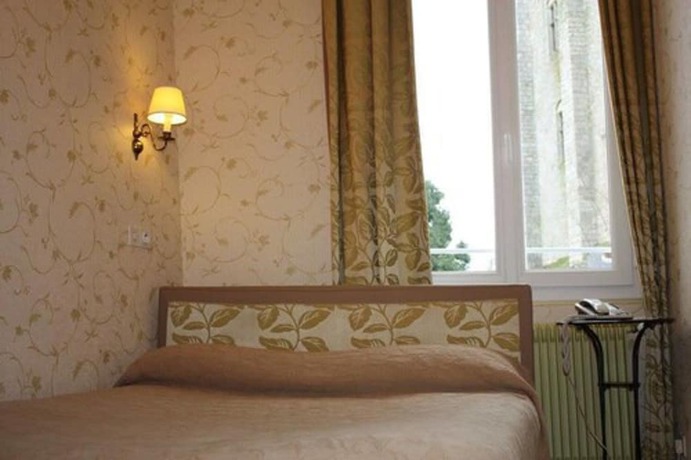 Imagen de la habitación del Hotel H&ocirc;tel de la Sologne. Foto 9
