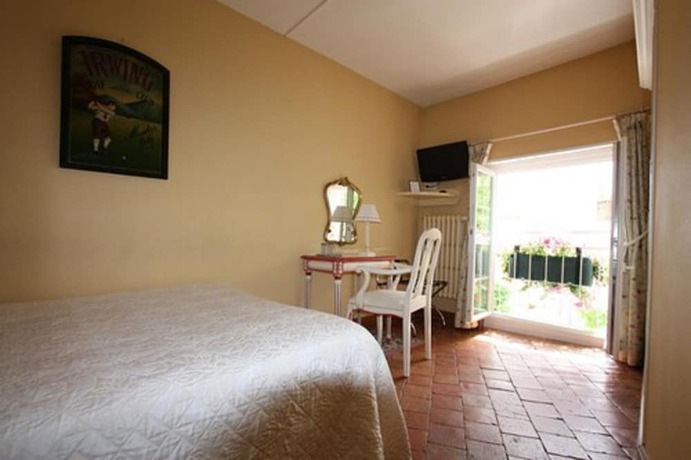 Imagen de la habitación del Hotel H&ocirc;tel de la Sologne. Foto 10