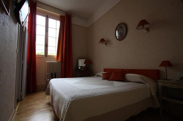 Imagen de la habitación del Hotel H&ocirc;tel de la Sologne. Foto 11