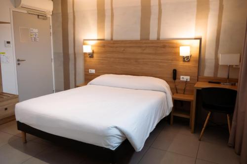 Imagen general del Hotel H&ocirc;tel de la gare, VITRY SUR SEINE. Foto 11