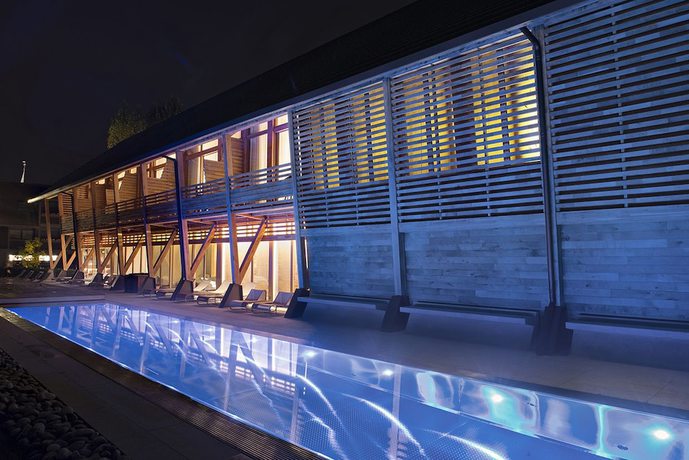 Imagen de la piscina del Hotel H&ocirc;tel des Berges. Foto 15
