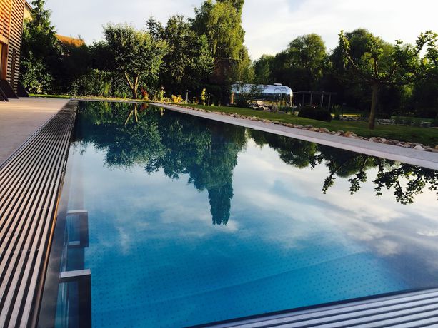 Imagen de la piscina del Hotel H&ocirc;tel des Berges. Foto 16