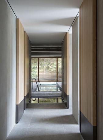 Imagen de la piscina del Hotel H&ocirc;tel des Berges. Foto 20