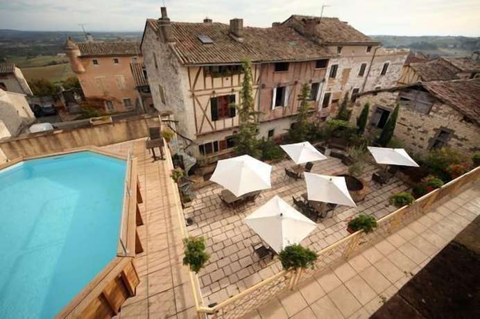 Imagen de la piscina del Hotel H&ocirc;tel des Consuls. Foto 19