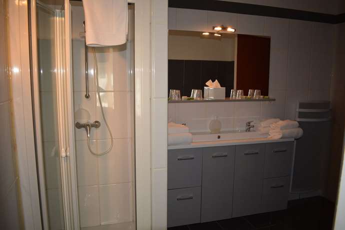 Imagen de la habitación del Hotel H&ocirc;tel des Consuls. Foto 6