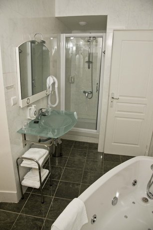 Imagen de la habitación del Hotel H&ocirc;tel des Consuls. Foto 9