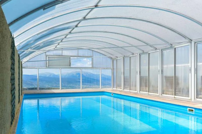 Imagen de la piscina del Hotel H&ocirc;tel des Pyr&eacute;n&eacute;es, Font Romeu. Foto 19