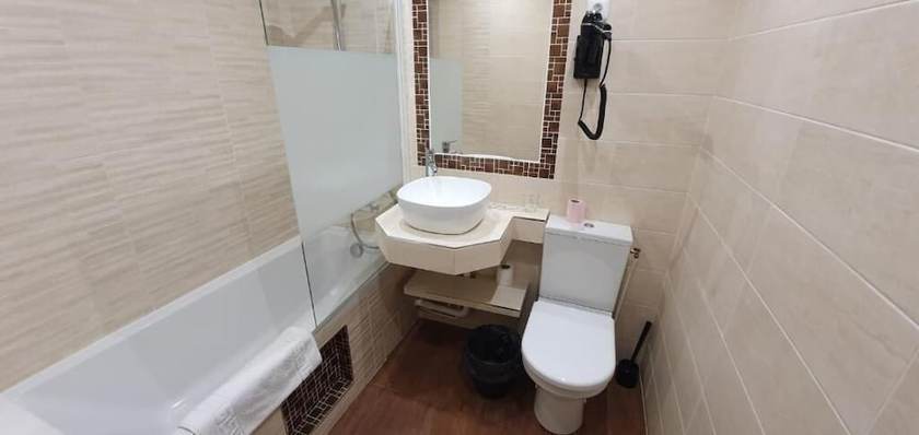 Imagen de la habitación del Hotel Hôtel des Pyrénées - Nation. Foto 9