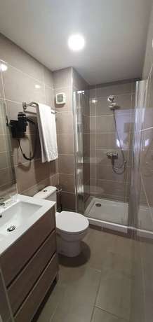 Imagen de la habitación del Hotel Hôtel des Pyrénées - Nation. Foto 16