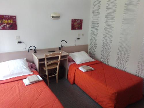 Imagen de la habitación del Hotel H&ocirc;tel des Touristes. Foto 5