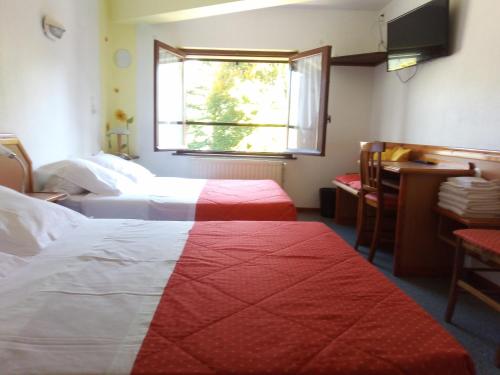 Imagen de la habitación del Hotel H&ocirc;tel des Touristes. Foto 6