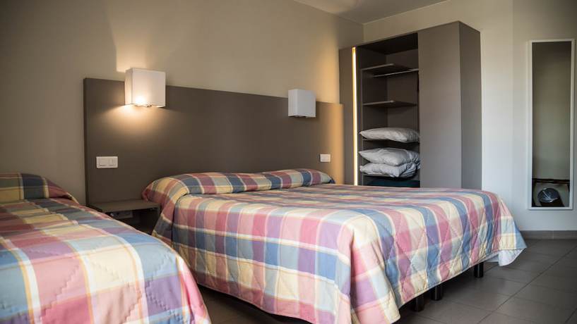 Imagen de la habitación del Hotel H&ocirc;tel du Canal. Foto 13