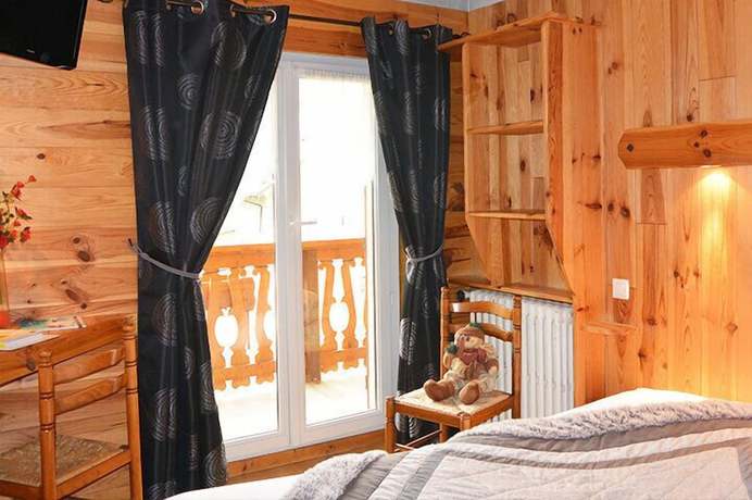 Imagen de la habitación del Hotel Hôtel du Centre, La Borgé. Foto 7