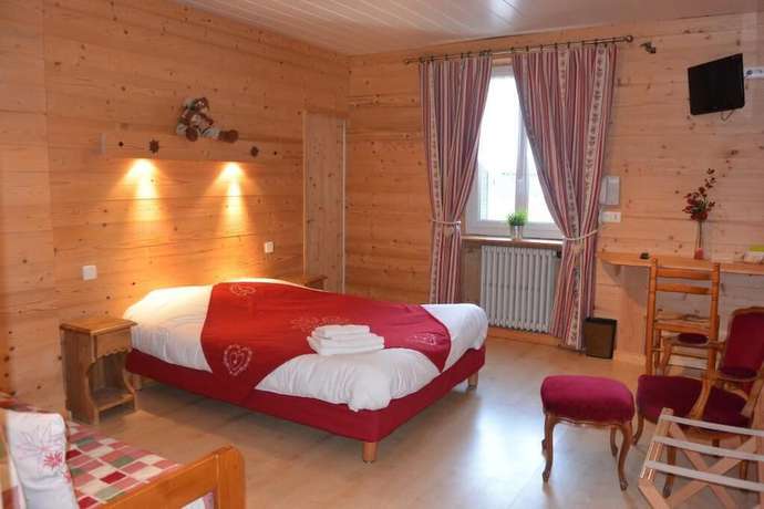 Imagen de la habitación del Hotel Hôtel du Centre, La Borgé. Foto 15